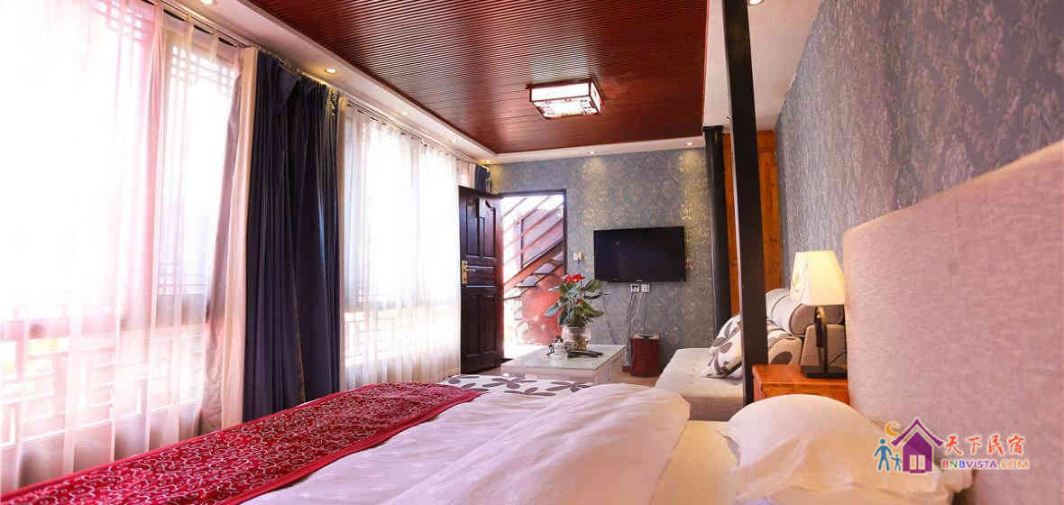 二楼雪山豪华套房