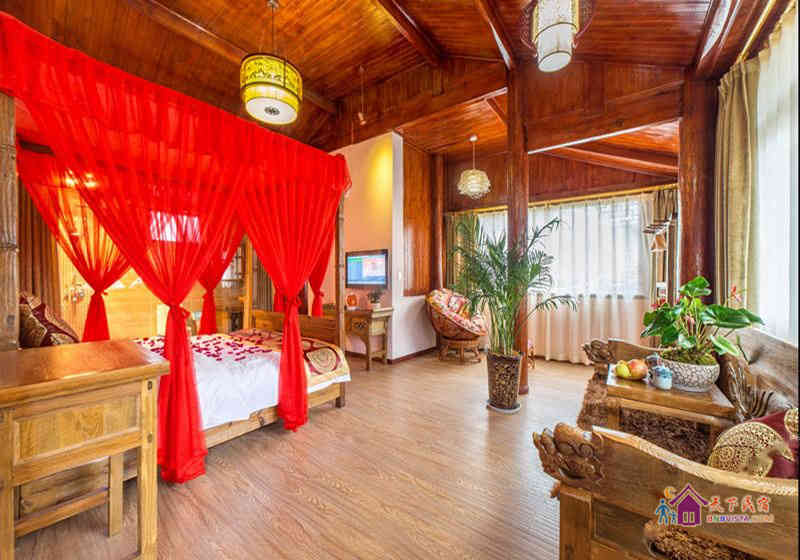 温馨蜜月大床房