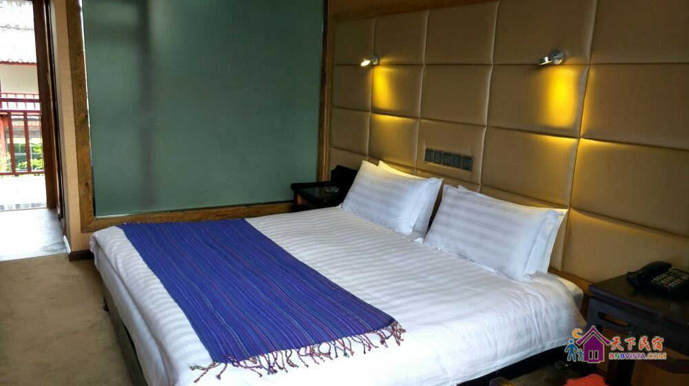 双燕飞豪华大床房