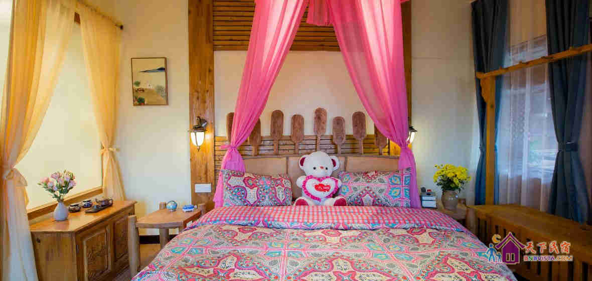 90度独立阳台圆床景观房