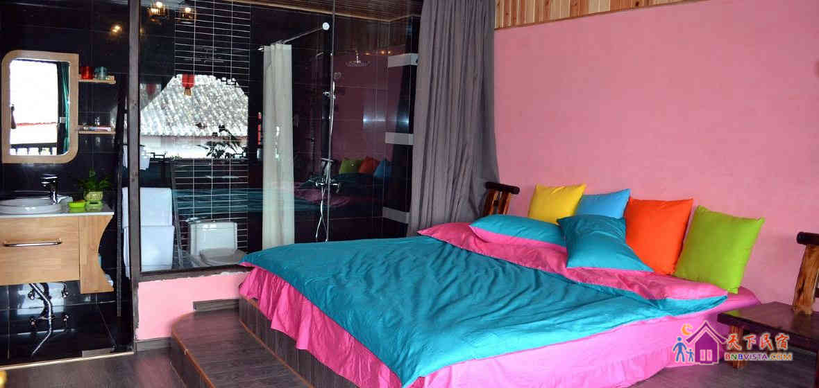 撞色榻榻米大床房   