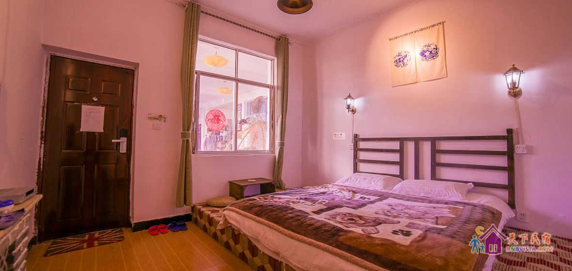 榻榻米阳光大床房