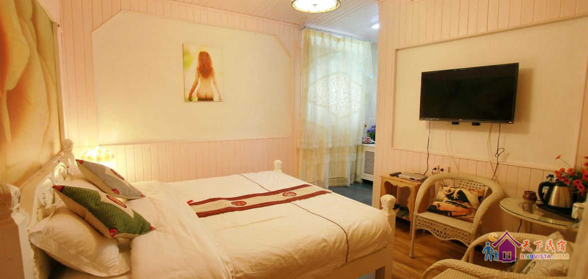 梦露蜜月大床房