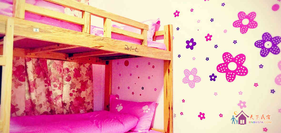 女生四人床位间