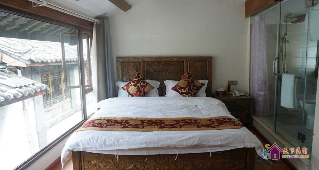 傈僳林至尊大床房
