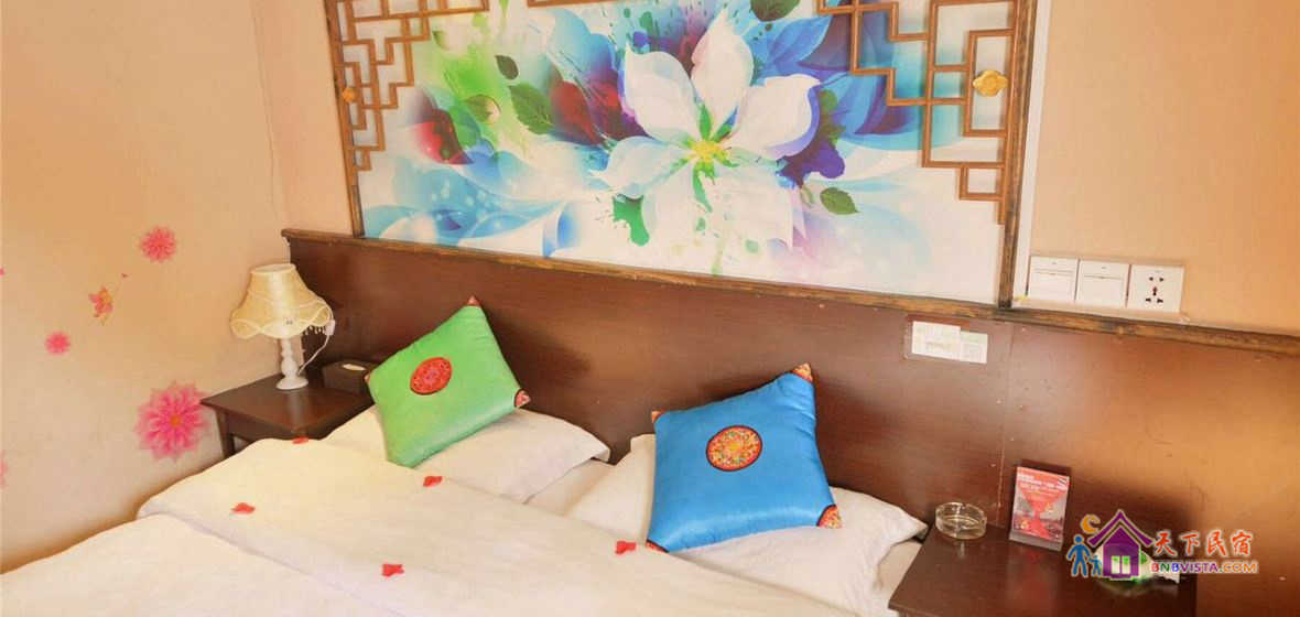 浪漫尖顶大床房