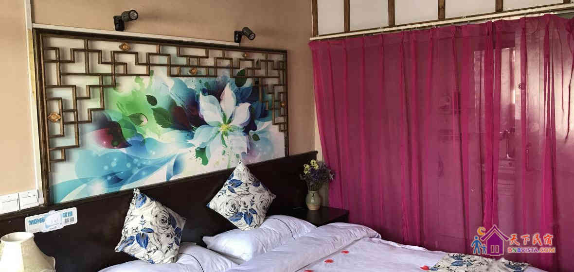 阳光尖顶温暖大床房