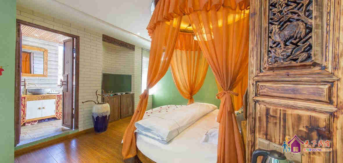 豪华蜜月圆床房