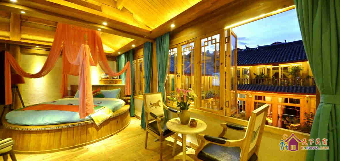 温馨情侣圆床房