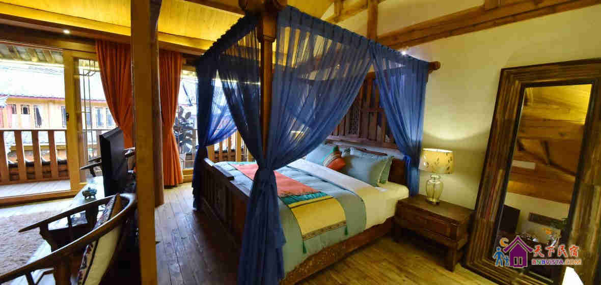 阳光豪华大床房