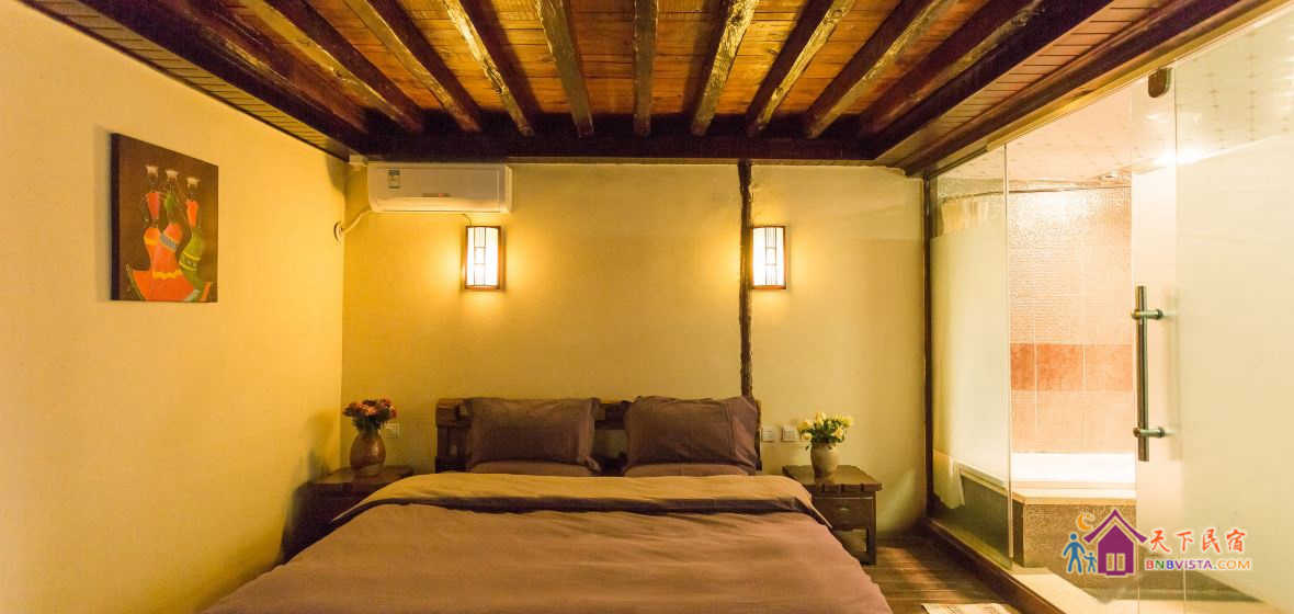 阳光蜜月小套房