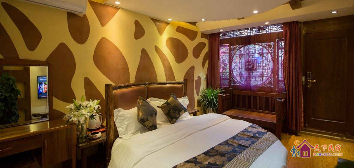 豪华蜜月圆床房(骄阳)