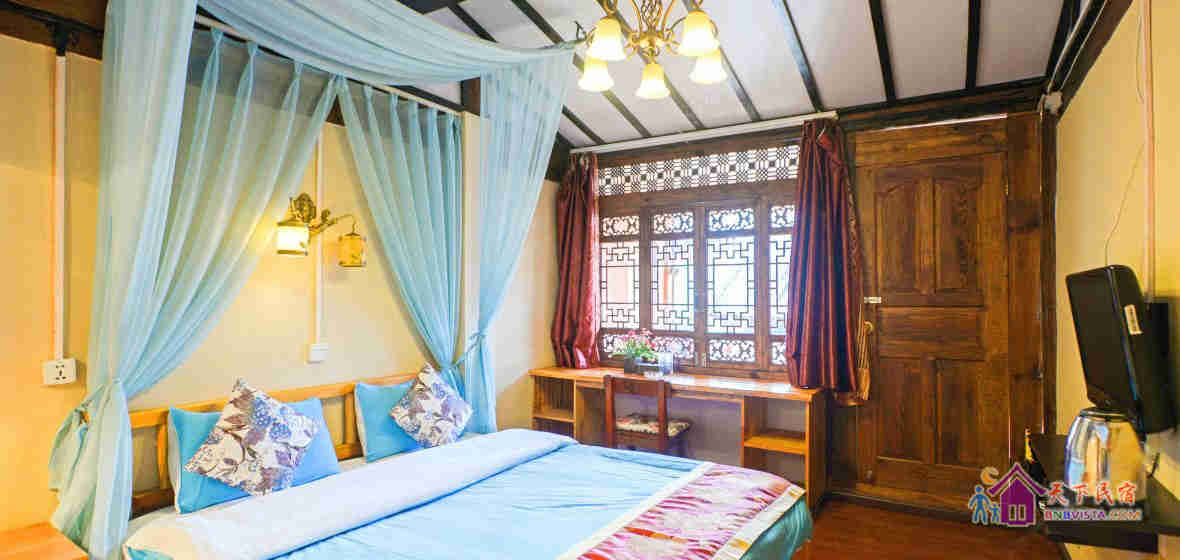 二楼芒种阳光大床房