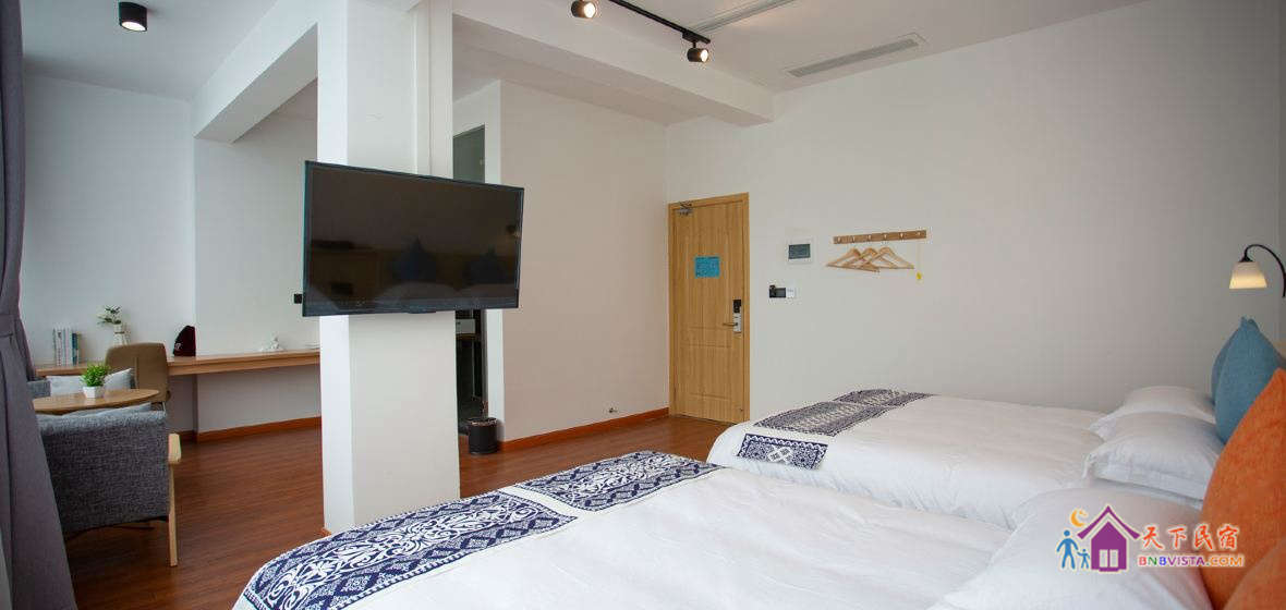 豪华山景家庭房