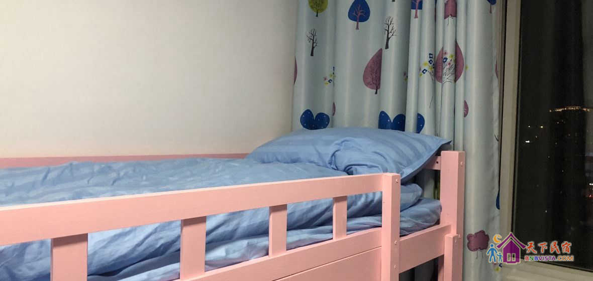 靓丽四人间(床位)(公共卫浴)