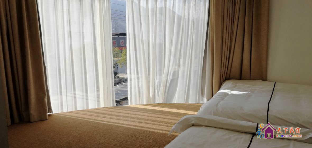 乐木家庭影院套房