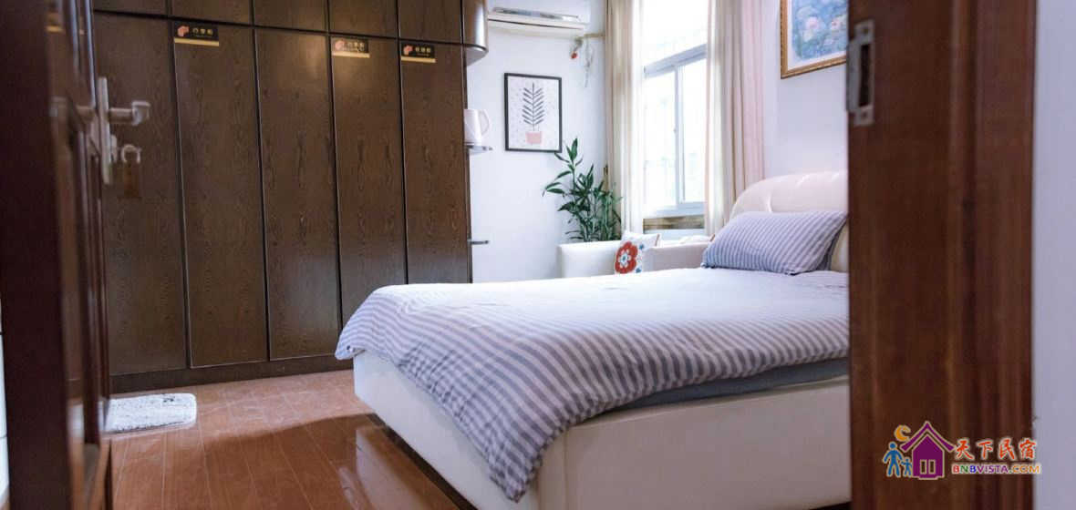 莫奈豪华大床房