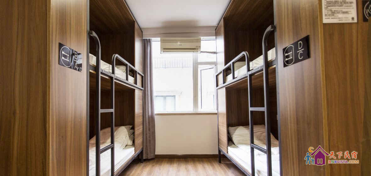 男生独卫四人床位间