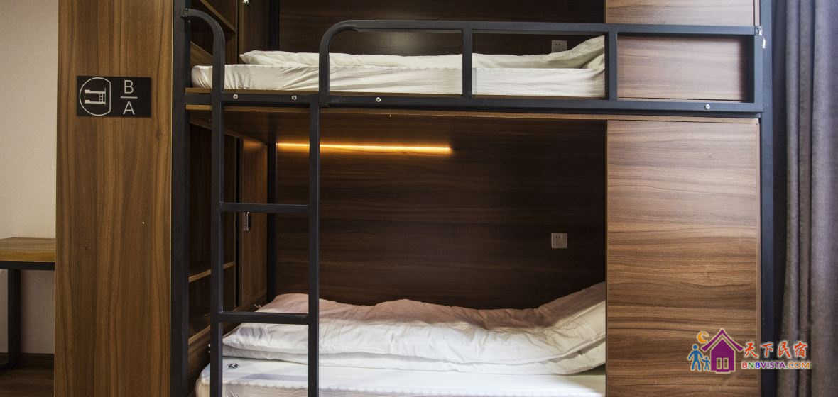 女生独卫四人床位间