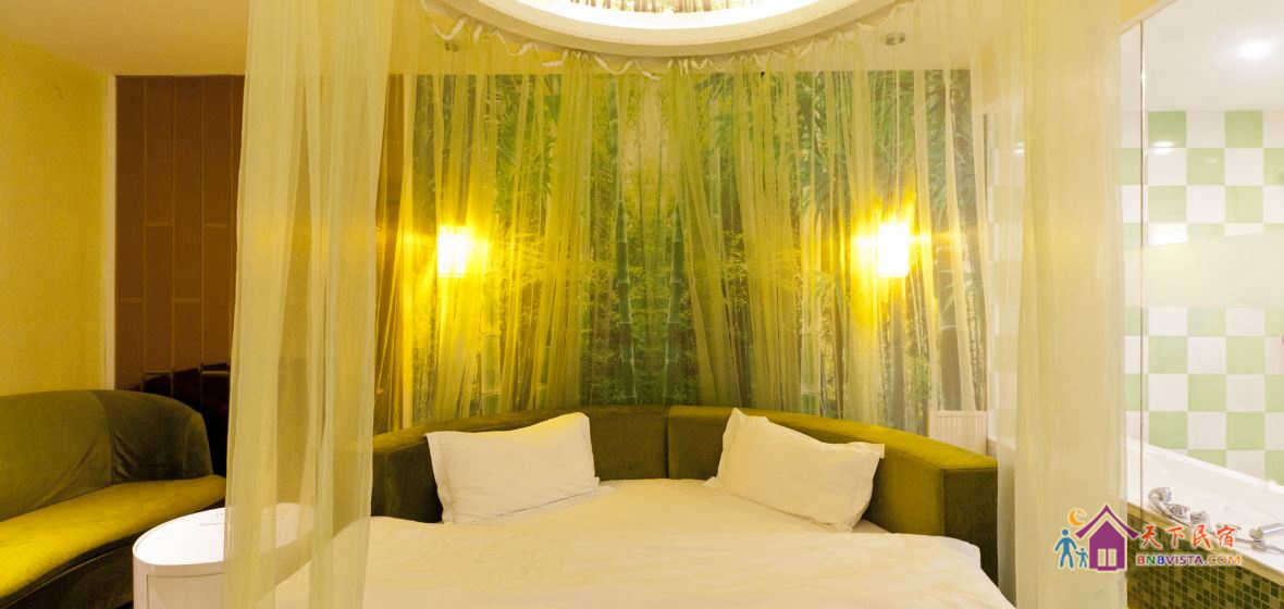 竹林环绕主题房