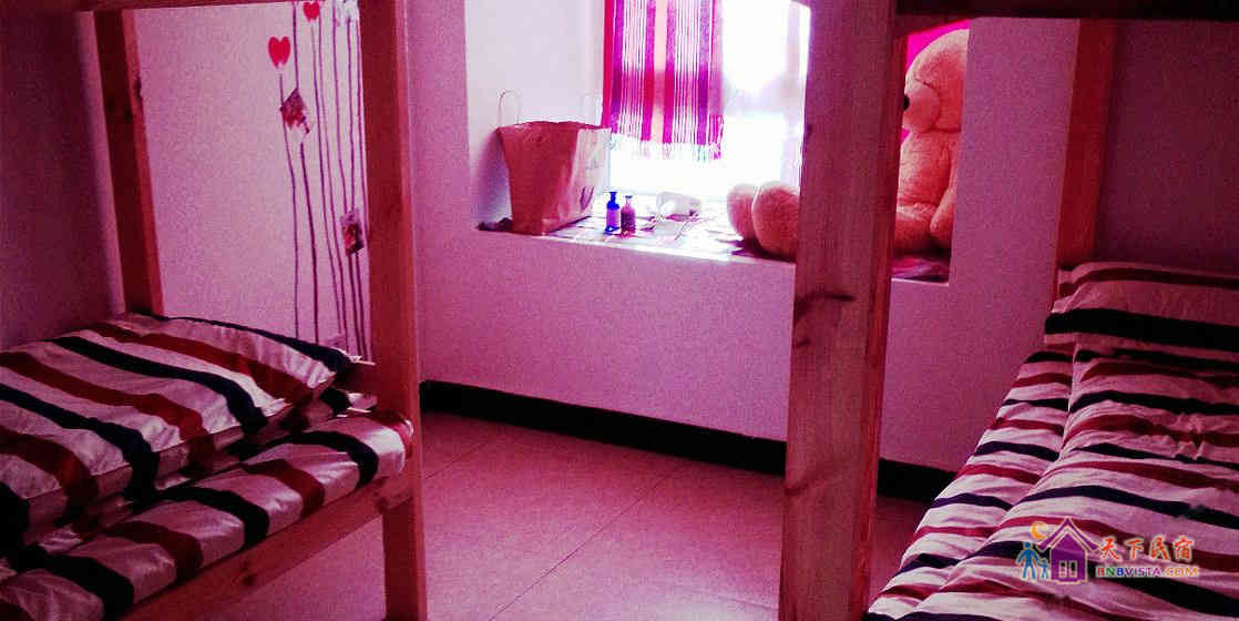 女生四人床位间