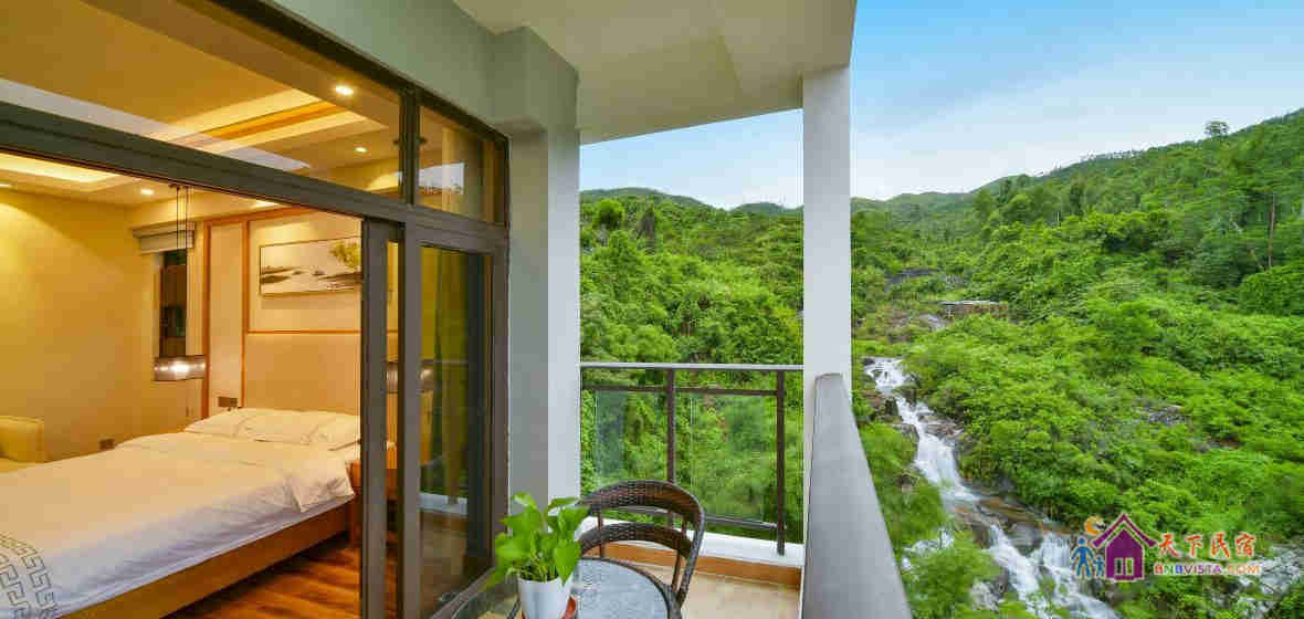 溪景阳台大床房