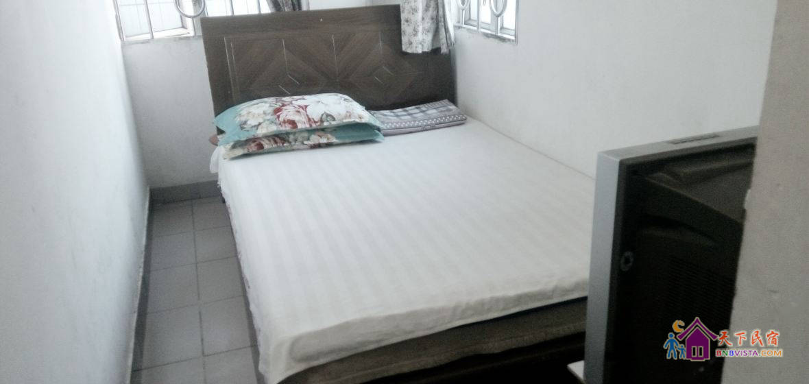 独卫简约小套房