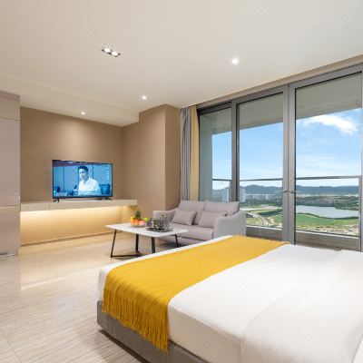 云霞万里轻奢园景大床房