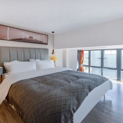 雅致阳台大床房