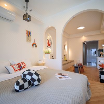 芝麻街主题大床房（投影仪+冰箱+洗衣机）