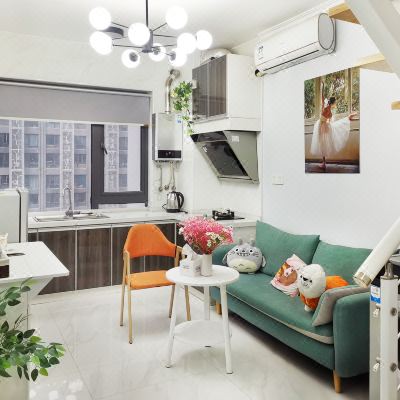 雅蓝~轻奢复式二室一厅套房（巨幕投影+宜家软垫 +冰箱+洗衣机）