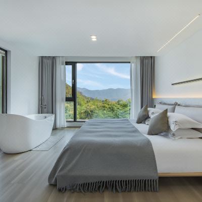 别云·全景山脉投影套房-智能门锁+休闲客厅+乳胶床垫+直饮机+浴缸+山景阳台