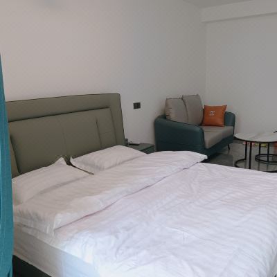 蓝色风车投影大床房