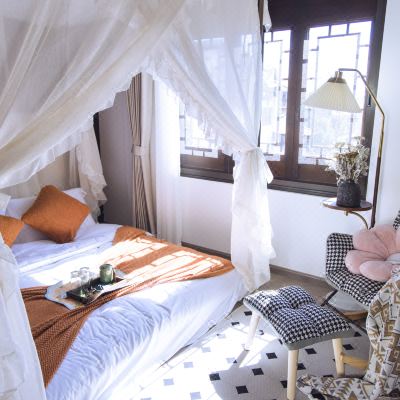 界鱼石豪华阁楼套房302