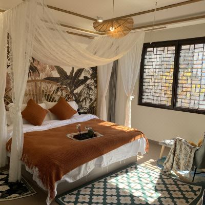 樱花谷精品大床房202