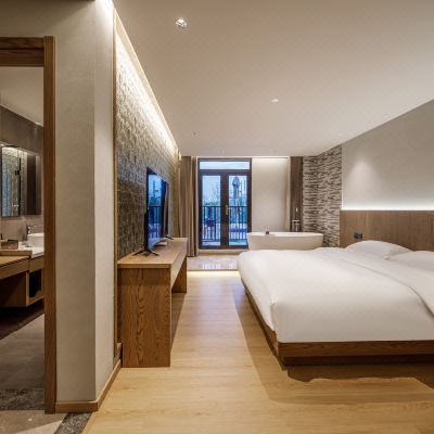 豪华庭院大床房(智能客房+好睡眠斯林百兰记忆床垫+空气净化器）