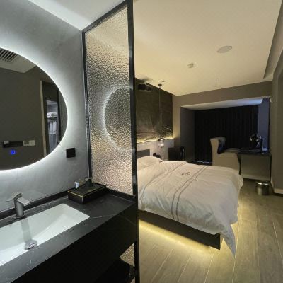 电竞投影高级大床房（全屋智能系统）