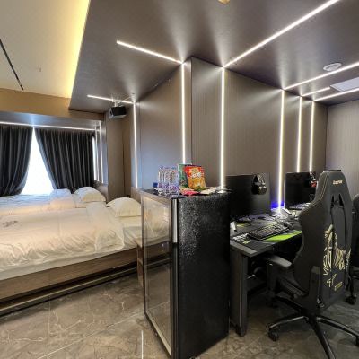 豪华电竞三人间（投影+全屋智能系统）