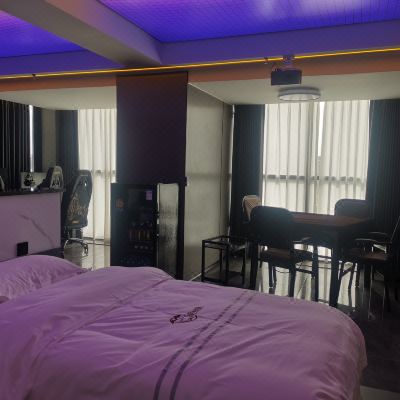电竞霓虹豪华五人间（中央空调+全智能系统）