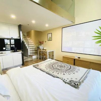 LOFT巨幕投影双床房