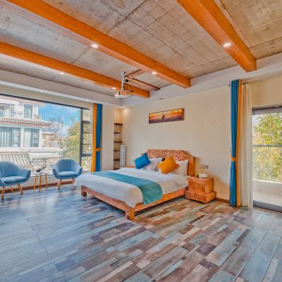 豪华阳台景观观影大床房