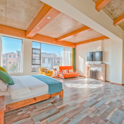 豪华大阳台全景玻璃景观雅致大床房