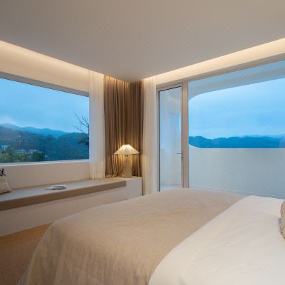 J栋·侧海景阳台大床房J202