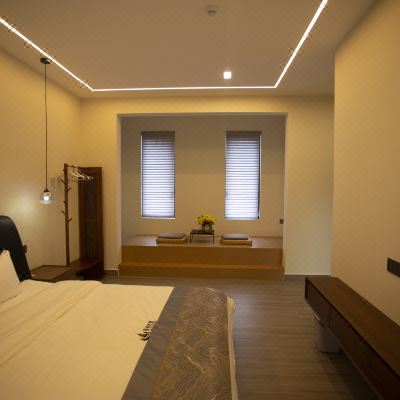 豪华榻榻米阳台大床房