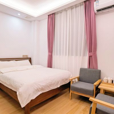 温馨庭院家庭房