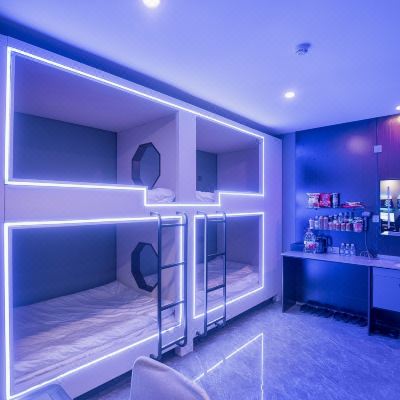 太空漫步四人间