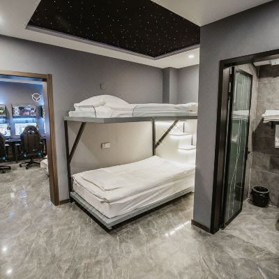 电竞畅玩四人间