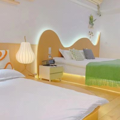 高级投影双床房