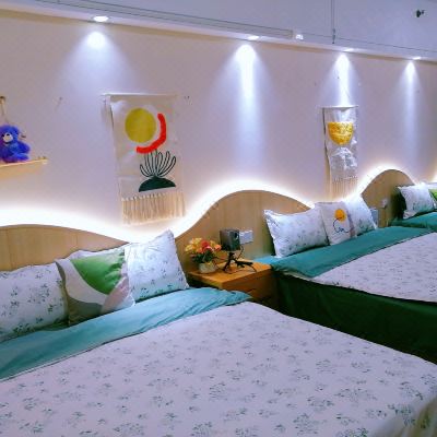 三床温馨投影亲子房