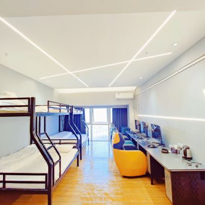 高配三黑电竞房